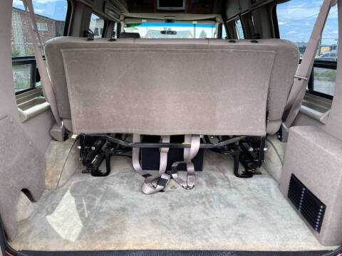 2004 Ford E-Series E-250 SD