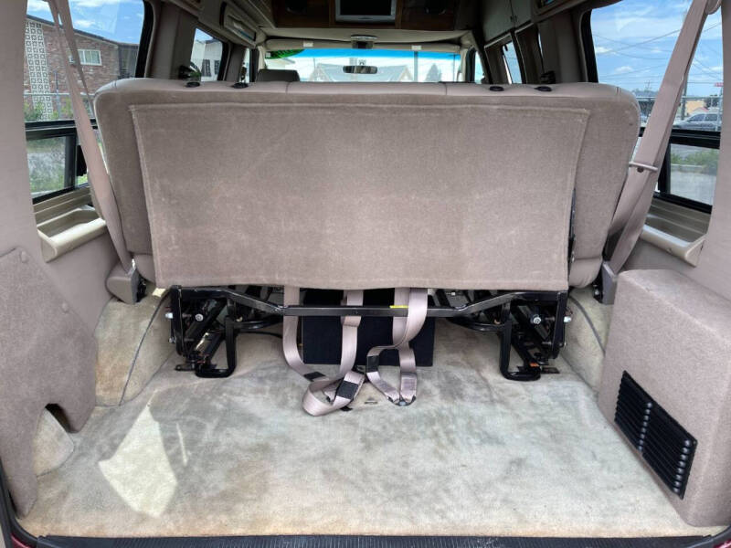 2004 Ford E-Series E-250 SD