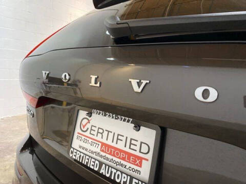 2025 Volvo XC60 B5 Core Dark Theme