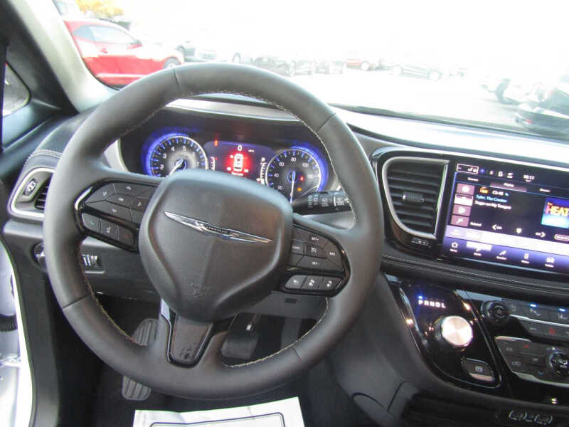 2024 Chrysler Pacifica Touring