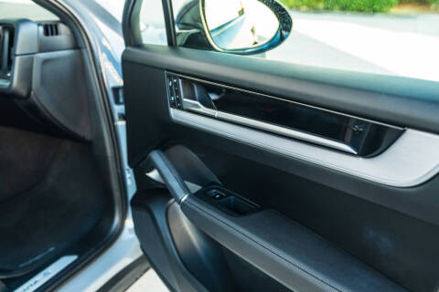 2024 Porsche Cayenne S Coupe