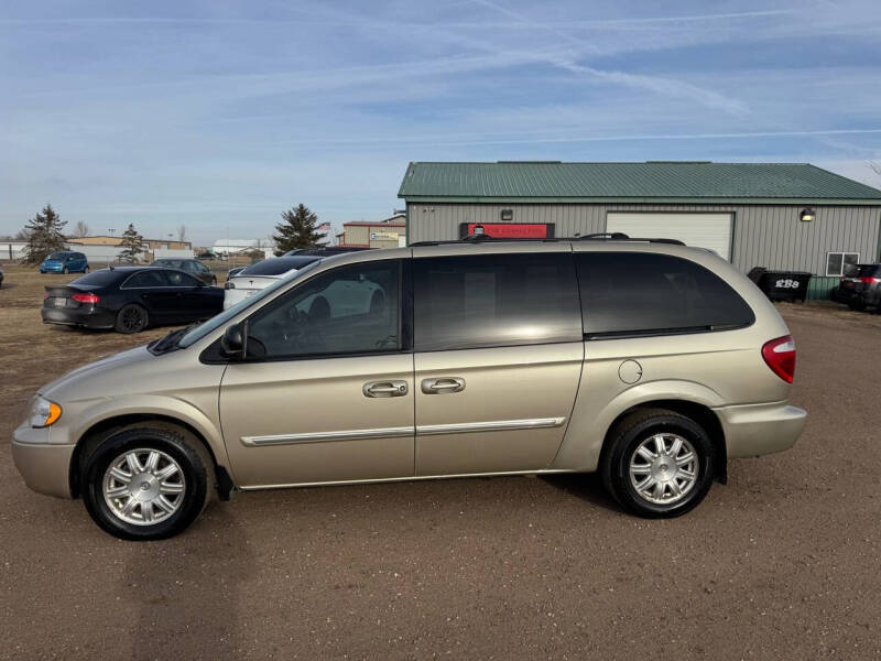 2006 Chrysler Town and Country for sale at Car Connection in Tea SD