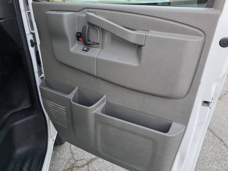 2022 Chevrolet Express 2500