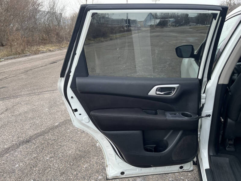 2017 Nissan Pathfinder SV