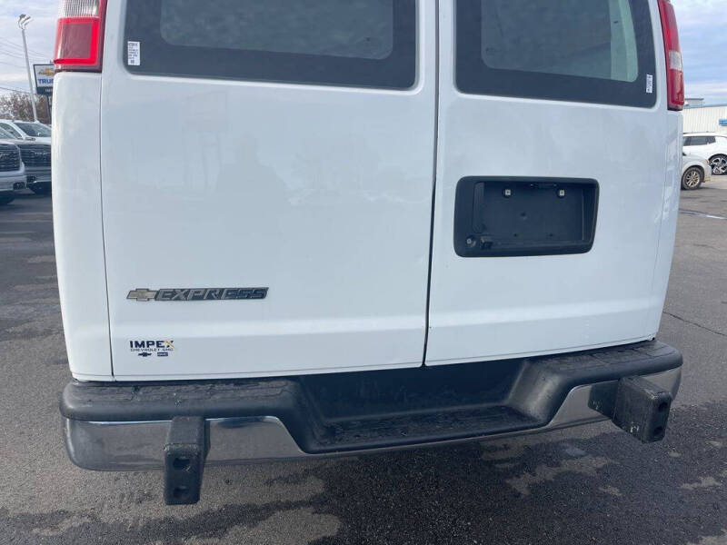 2024 Chevrolet Express 2500