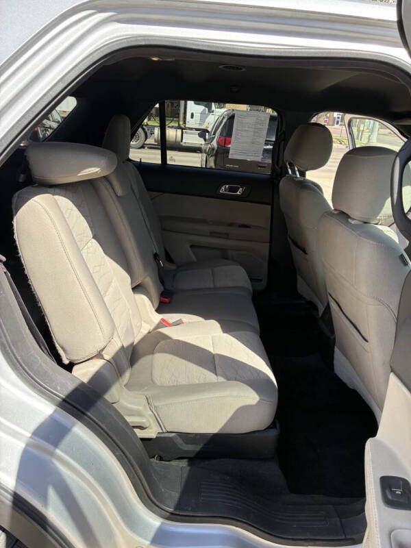 2015 Ford Explorer Base - Photo 13