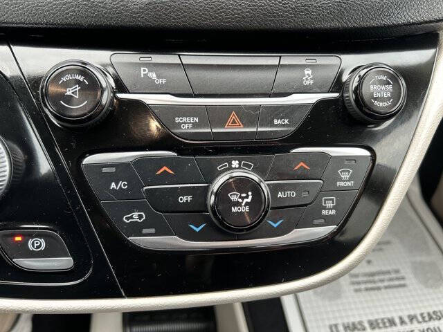 2017 Chrysler Pacifica Touring-L Plus