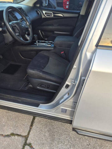 2017 Nissan Pathfinder SV