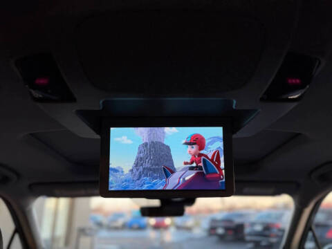 2021 Honda Pilot Touring w/Rear Captain's Chairs