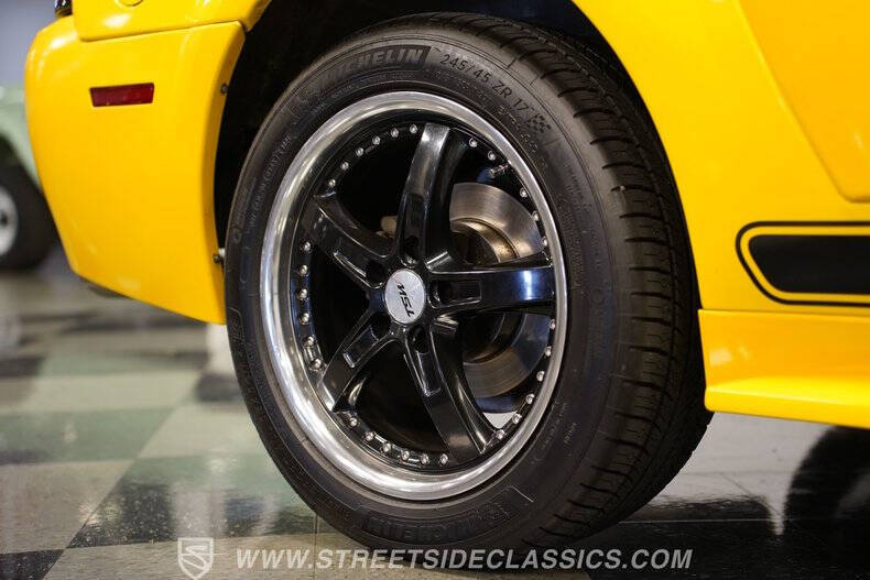 2004 Ford Mustang GT Deluxe