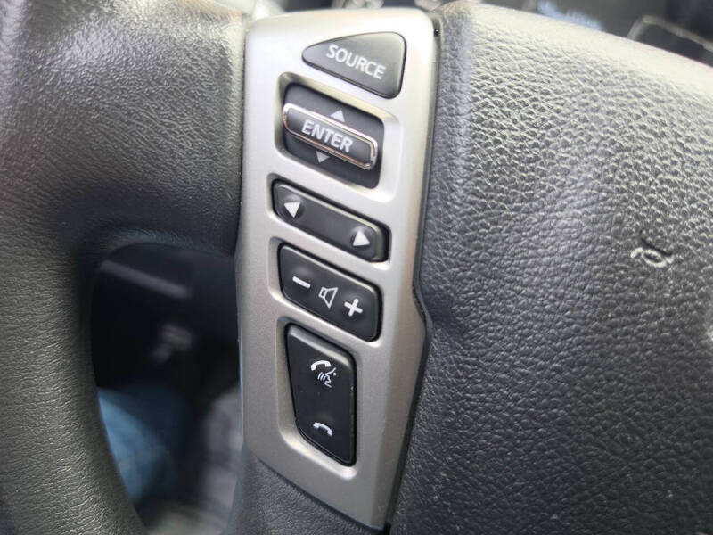 2017 Nissan Titan SV