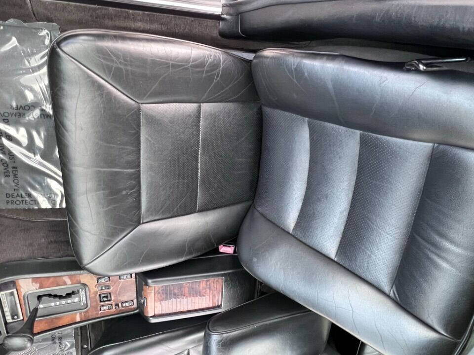 1991 Mercedes-Benz 560-Class  - $11,900