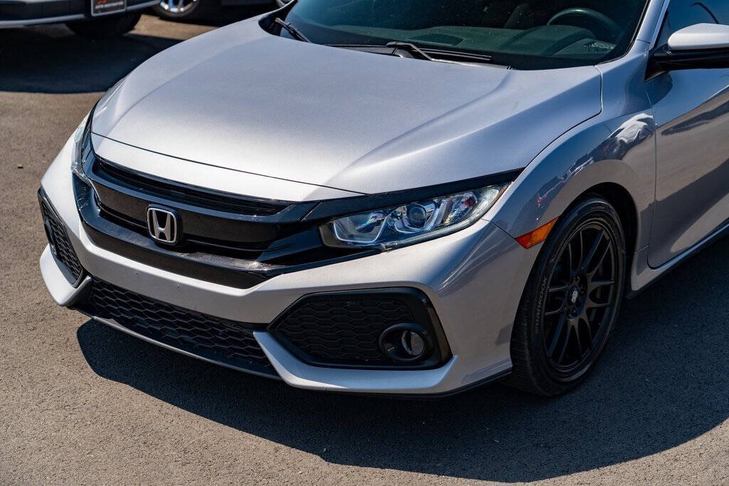 2017 Honda Civic for sale at Auto Destination in Puyallup, WA