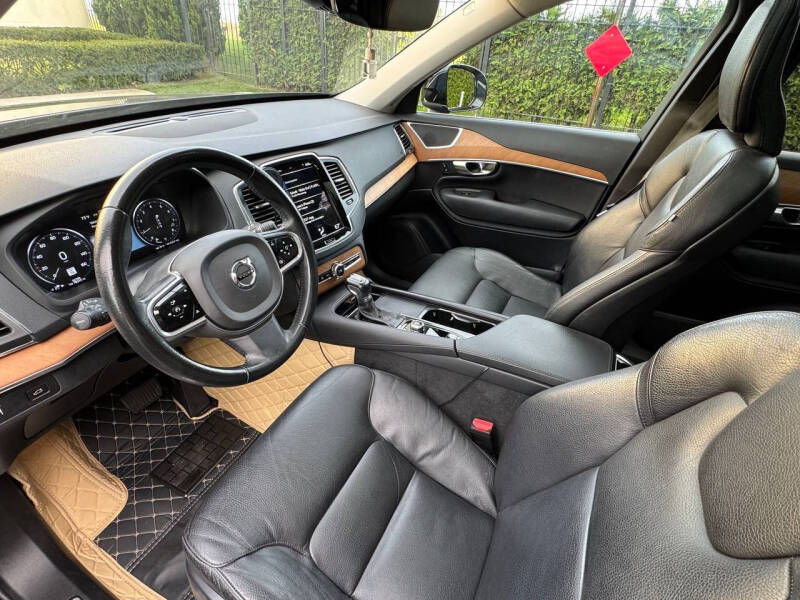 2022 Volvo XC90 T5 Momentum