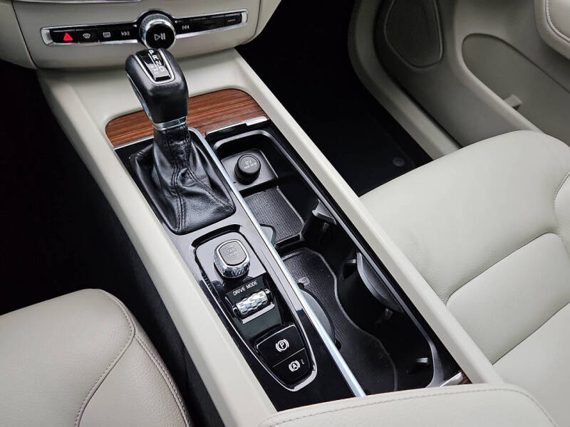 2021 Volvo XC60 T6 Momentum