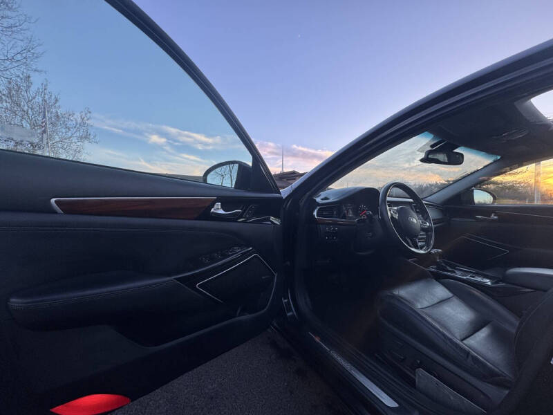 2017 Kia Cadenza Technology