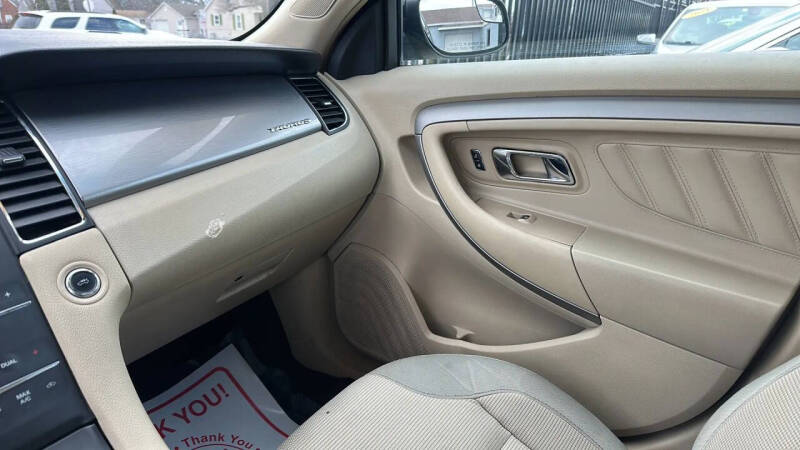 2015 Ford Taurus SEL