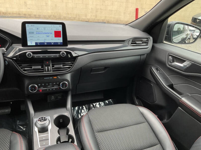 2025 Ford Escape ST-Line Select