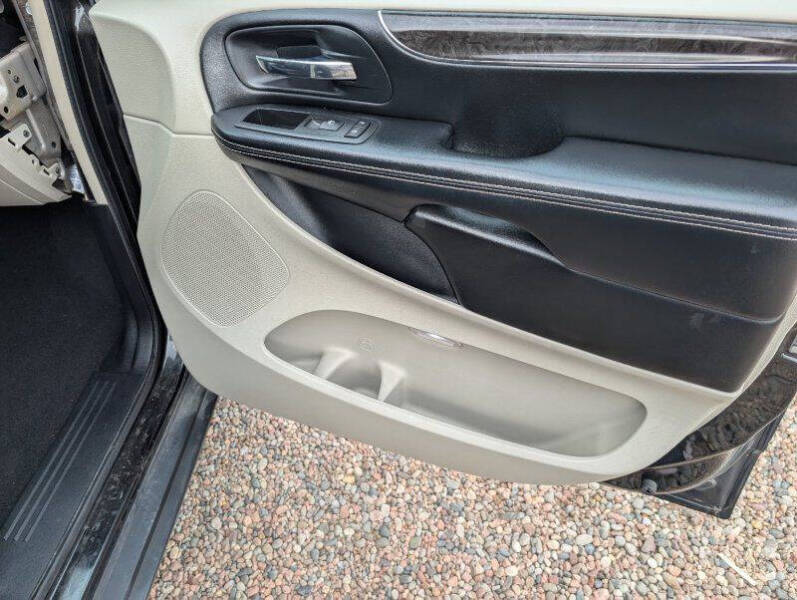 2016 Chrysler Town and Country Touring