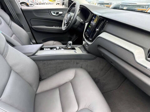 2025 Volvo XC60 B5 Plus Dark Theme