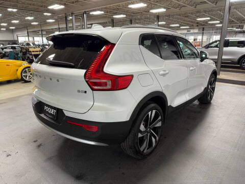 2023 Volvo XC40 B5 Plus Bright Theme
