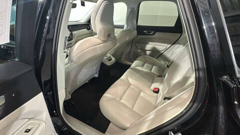 2024 Volvo XC60 B5 Plus Dark Theme