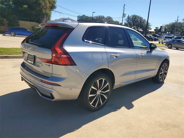 2025 Volvo XC60 B5 Plus Dark Theme