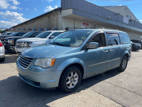 2009 Chrysler Town and Country for sale at Six Brothers Mega Lot in Youngstown OH