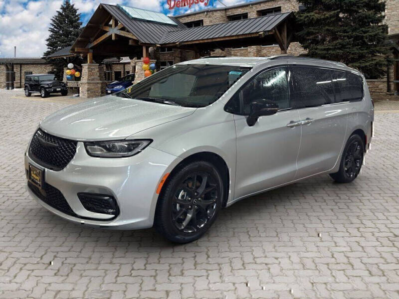 2026 Chrysler Pacifica Select