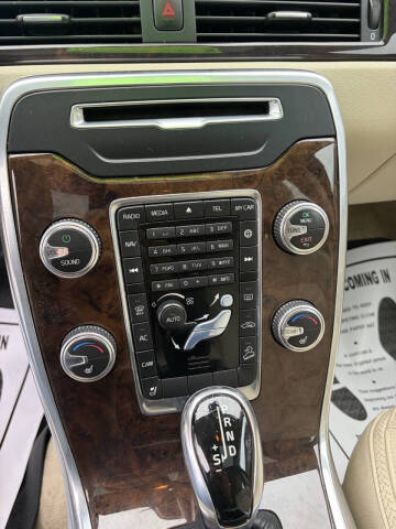 2016 Volvo XC70 T5 Premier