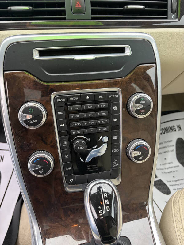 2016 Volvo XC70 T5 Premier