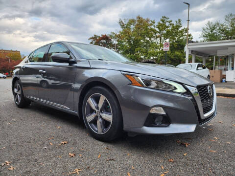 2019 Nissan Altima for sale at H & R Auto in Arlington VA