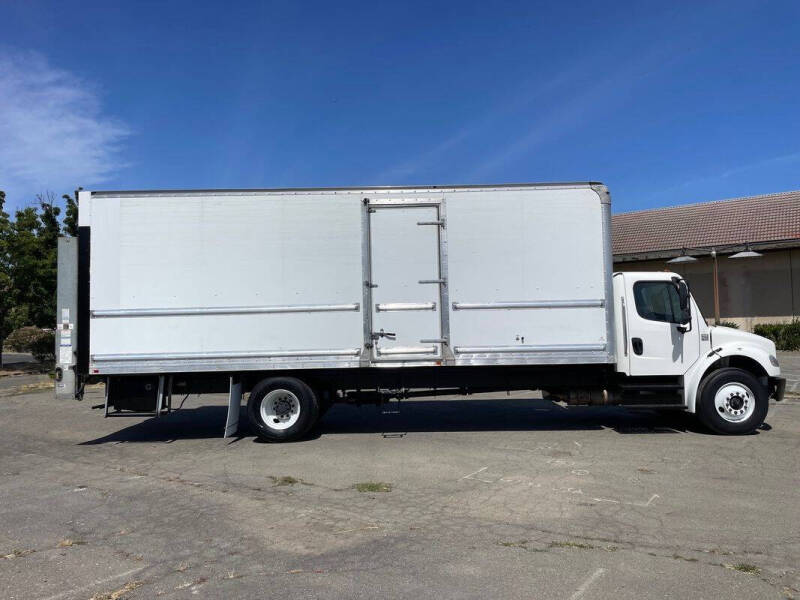 2019 Freightliner M2 106