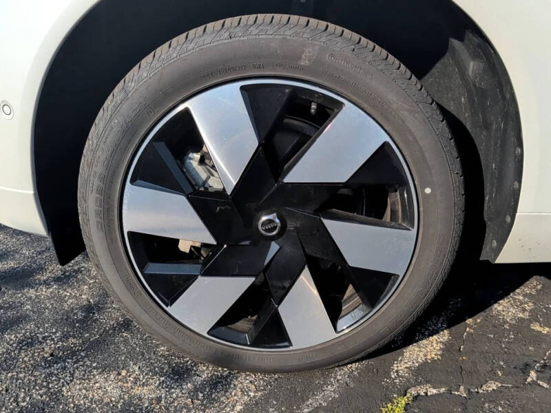 2025 Volvo XC60 T8 Plus Dark Theme