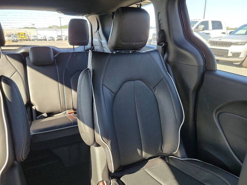 2023 Chrysler Pacifica Plug-In Hybrid Limited