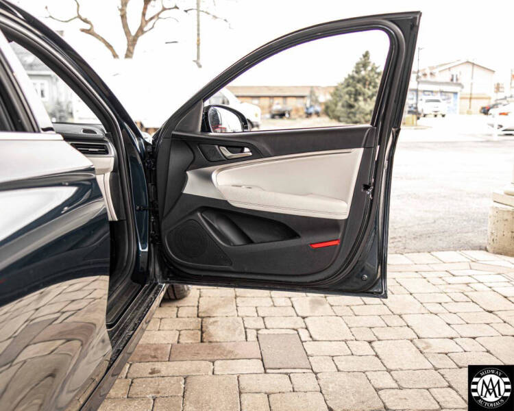 2025 Genesis G70