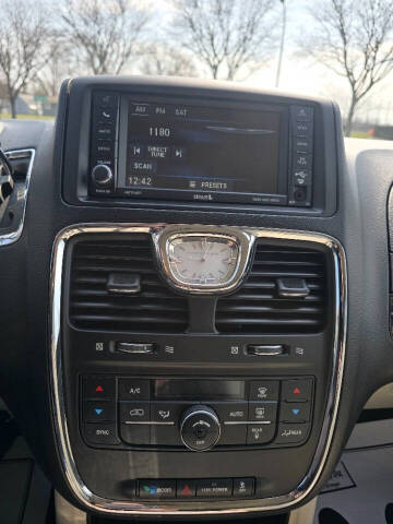 2013 Chrysler Town and Country Touring