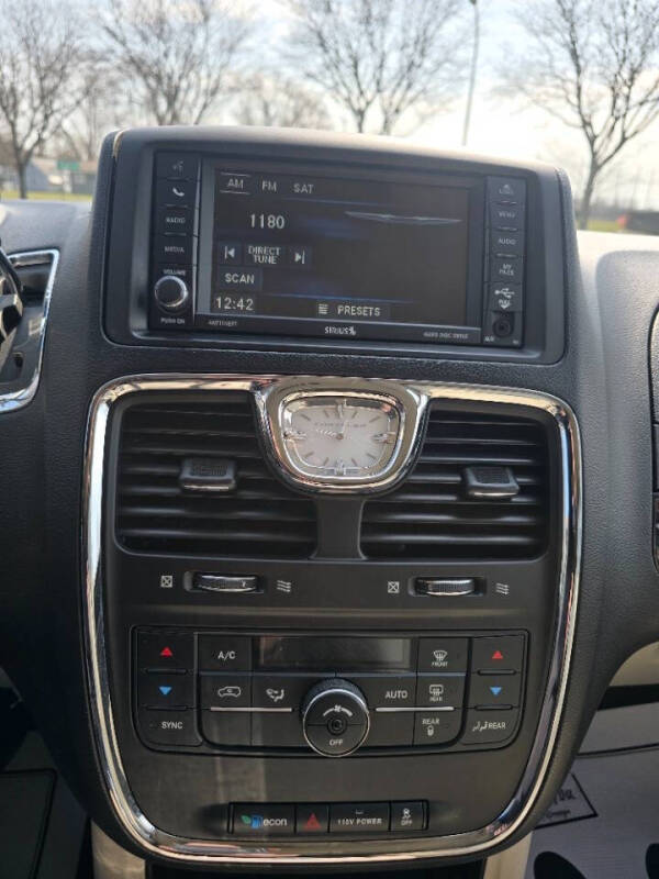 2013 Chrysler Town and Country Touring