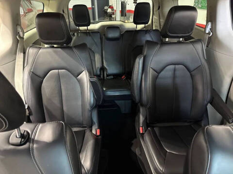 2024 Chrysler Pacifica Plug-In Hybrid Select