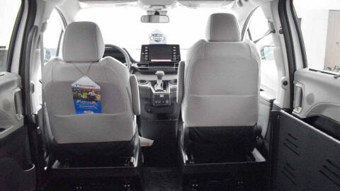 2024 Toyota Sienna LE 8-Passenger