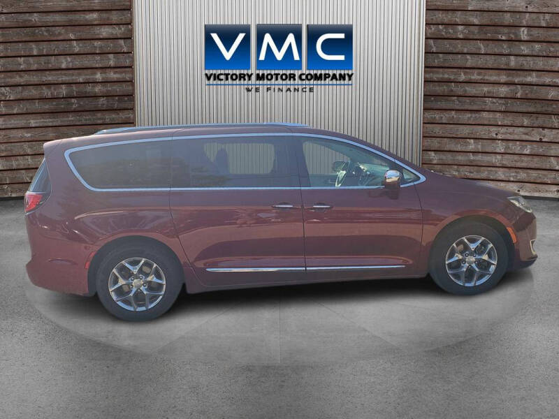 2019 Chrysler Pacifica for sale at Victory Motor Company in Conroe TX