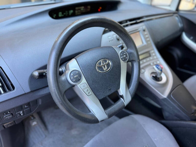 2013 Toyota Prius One - Photo 12