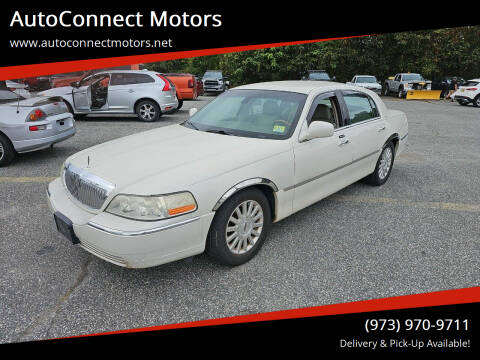 2003 Lincoln Town Car for sale at AutoConnect Motors in Kenvil NJ