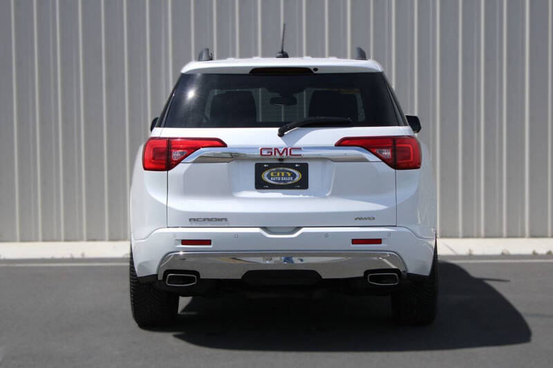 2017 GMC Acadia Denali