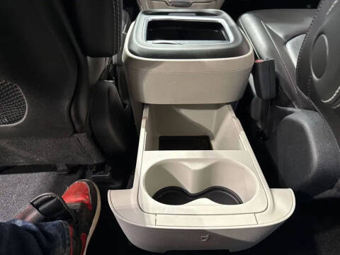 2024 Chrysler Pacifica Plug-In Hybrid Select