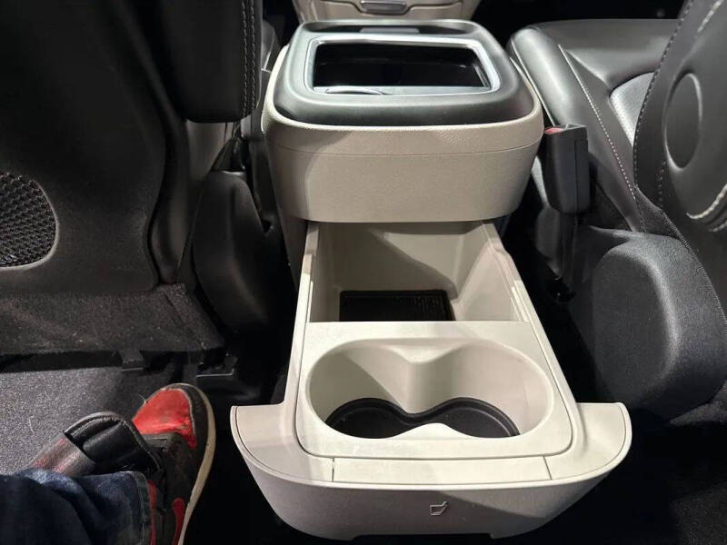 2024 Chrysler Pacifica Plug-In Hybrid Select