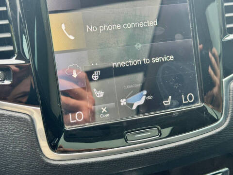 2016 Volvo XC90 T6 Momentum