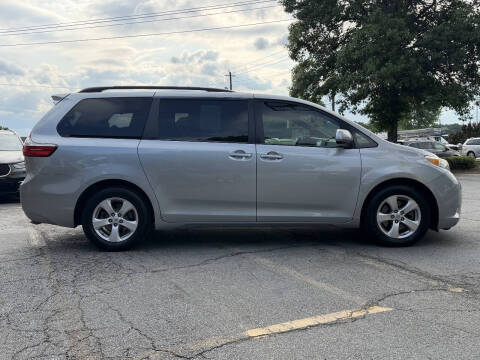 2015 Toyota Sienna LE 8-Passenger