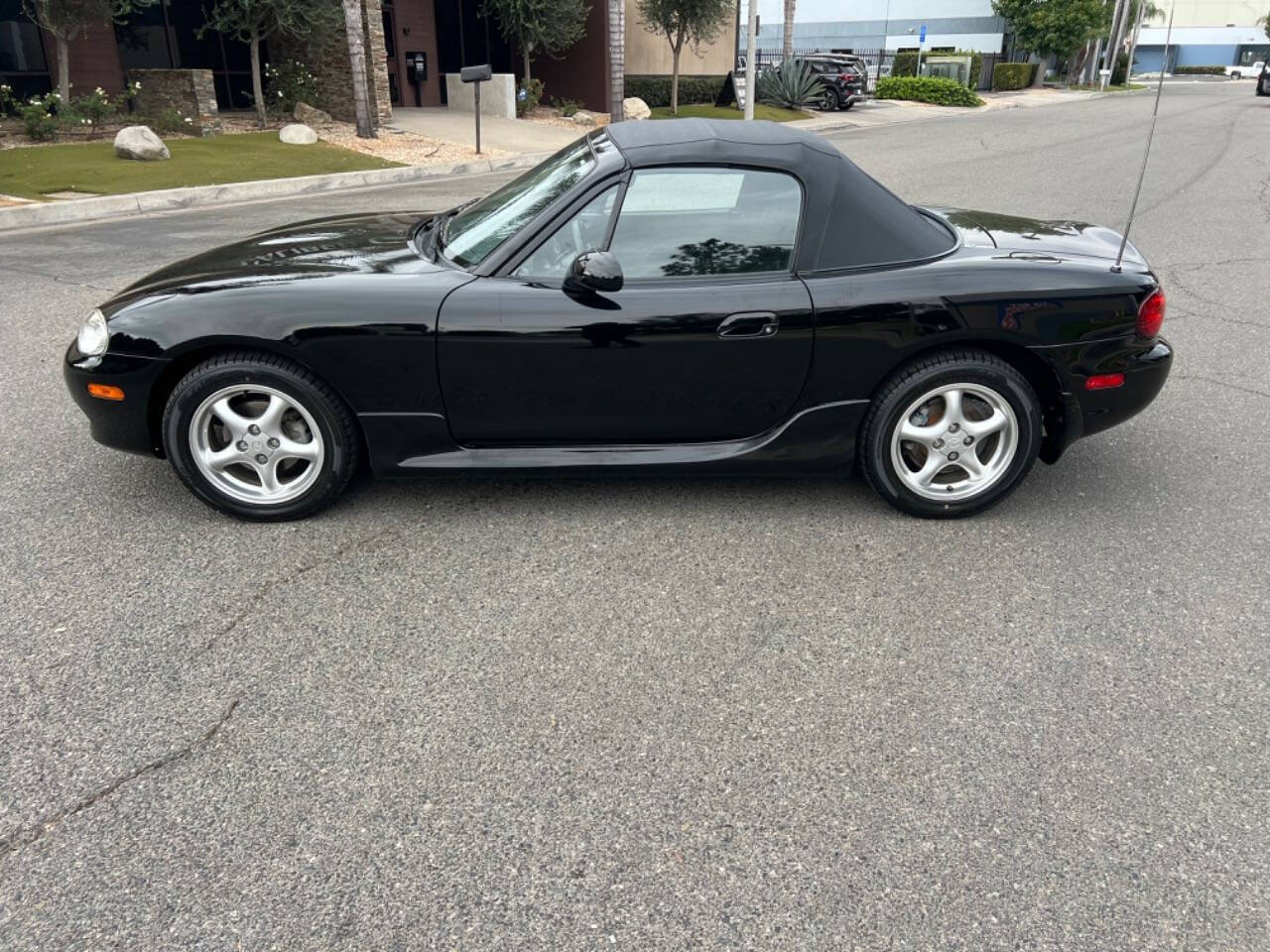 2001 Mazda MX-5 Miata for sale at ZRV AUTO INC in Brea, CA