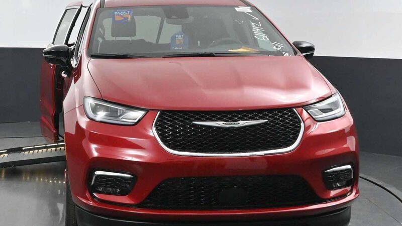 2025 Chrysler Pacifica Select